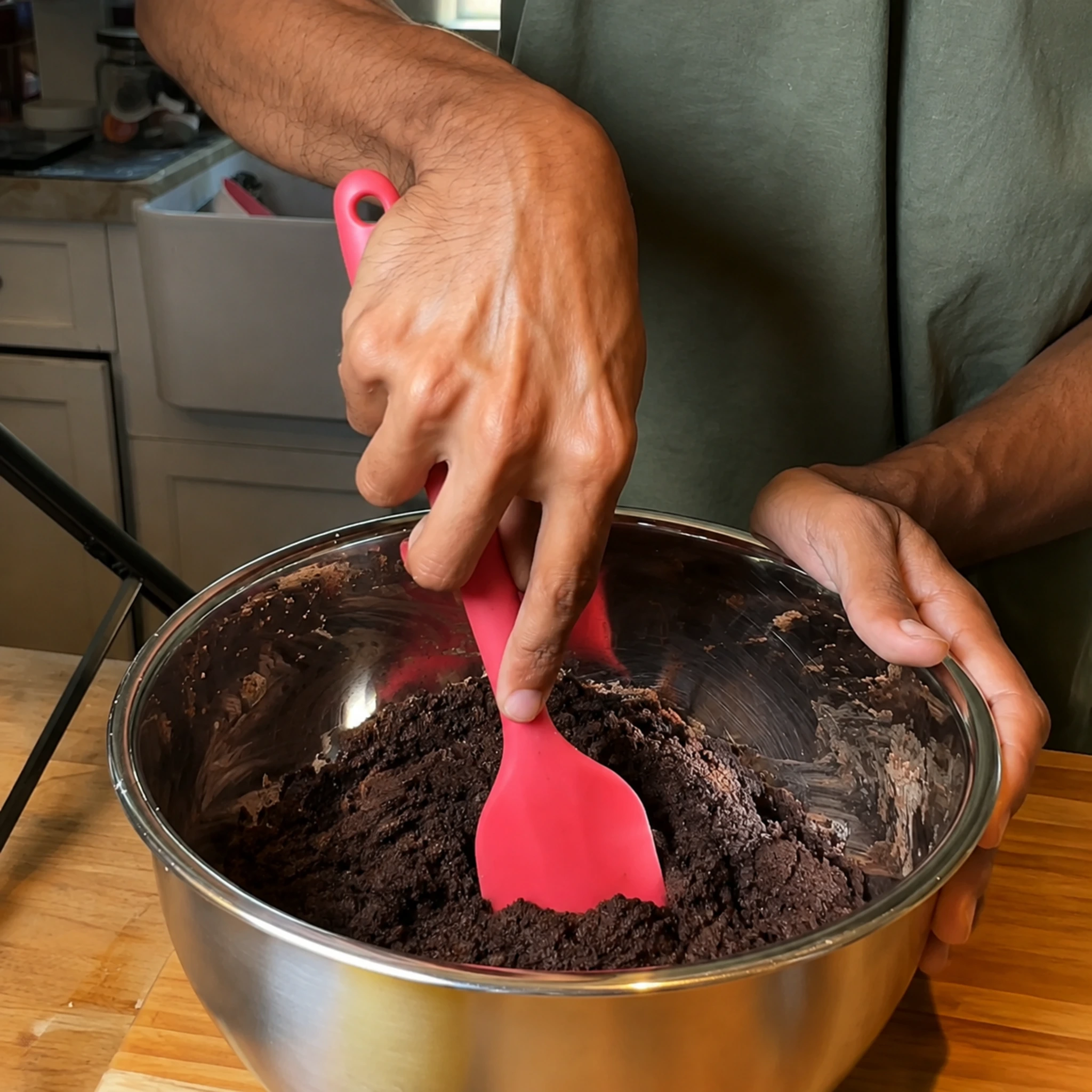 Step photo: mix chocolate base polished