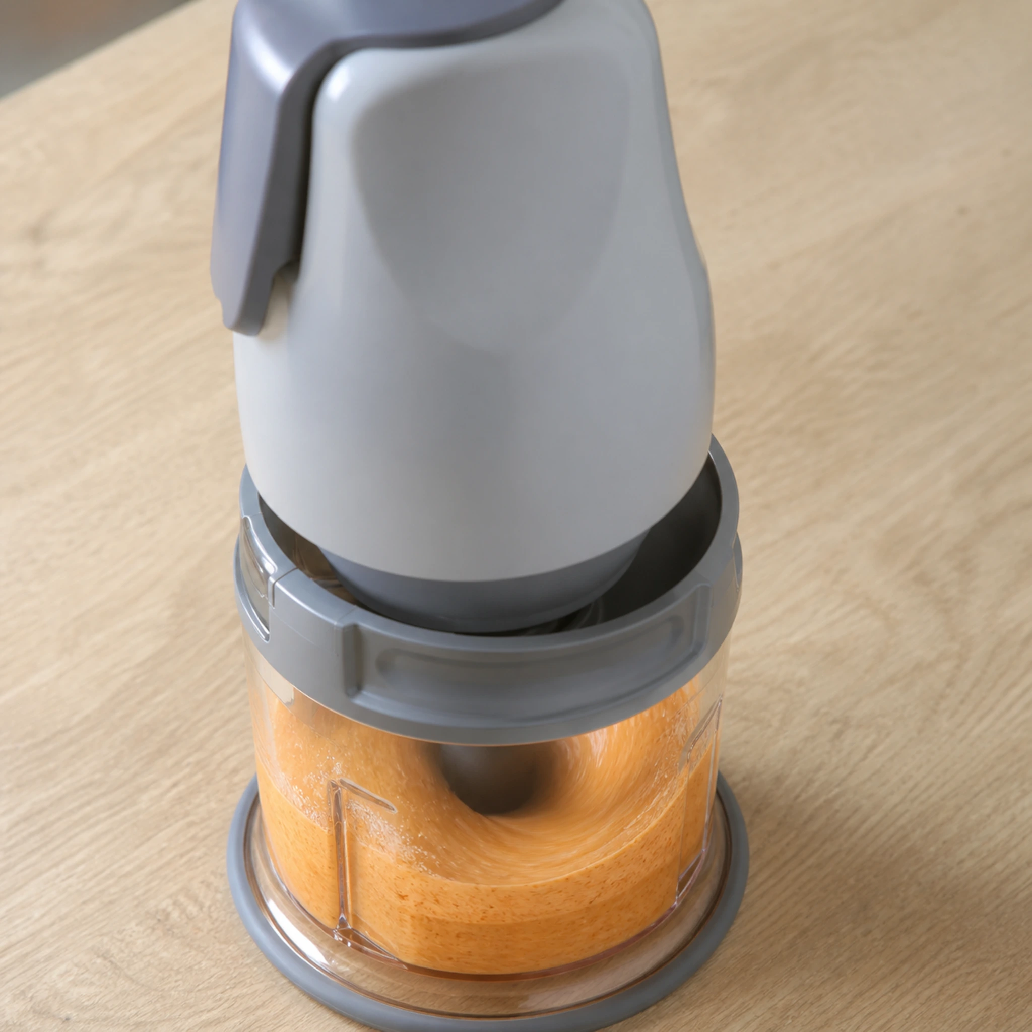 Step photo: blend sauce polished