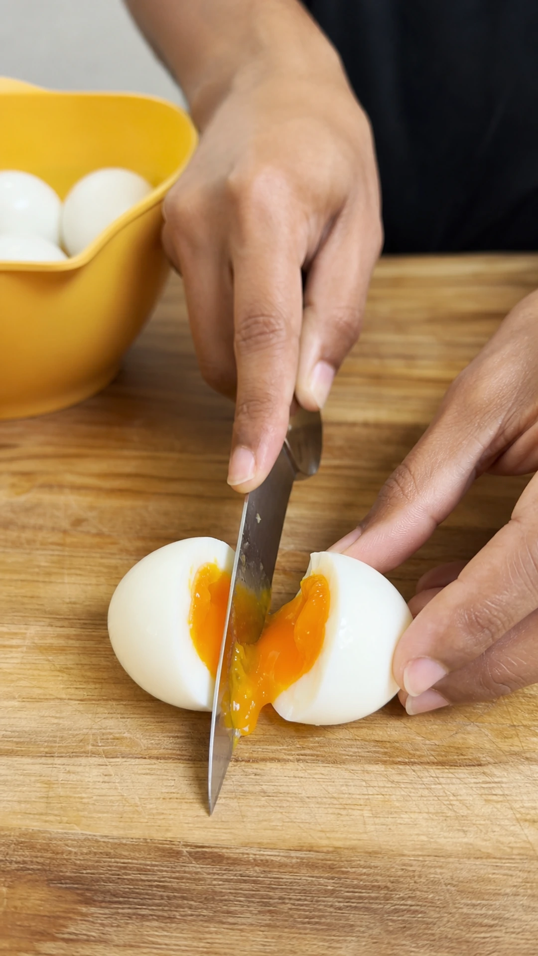 Step photo: halve runny eggs polished